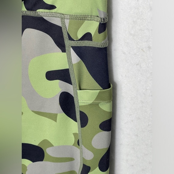 Zyia Active Light N Tight Black Camo Print High Rise 7/8 Tight Leggings Size 4 - Picture 5 of 7